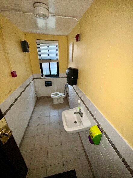 More Photos Of 2324 W 111th St, Chicago Apartments For Lease