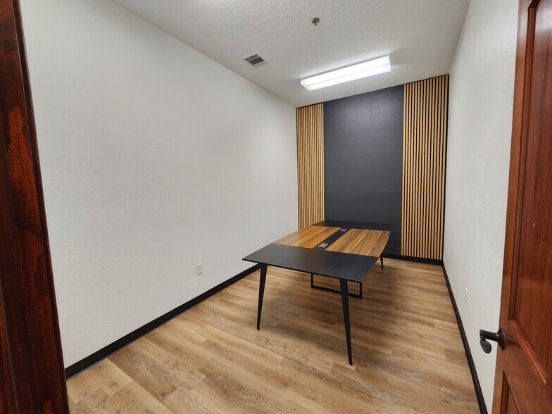 More Photos Of 111-121 E Edgewood Dr, Friendswood Medical For Lease