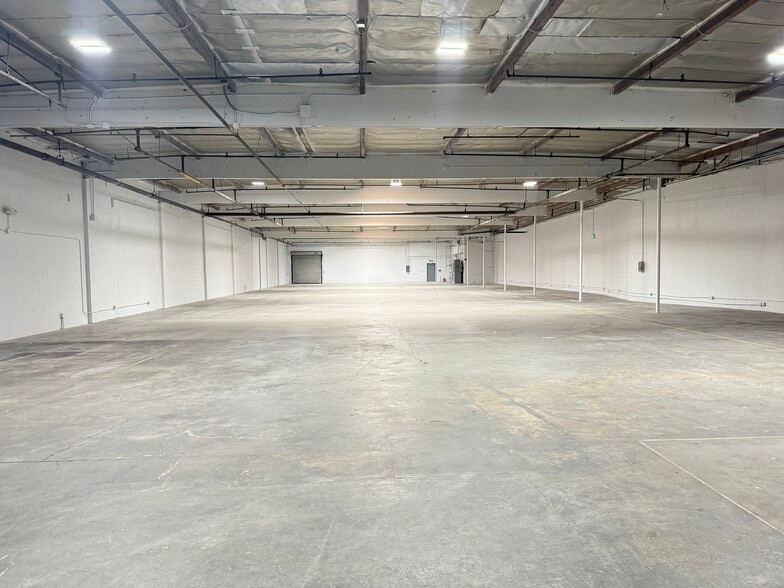 More Photos Of 13596 Vaughn St, San Fernando Manufacturing For Lease