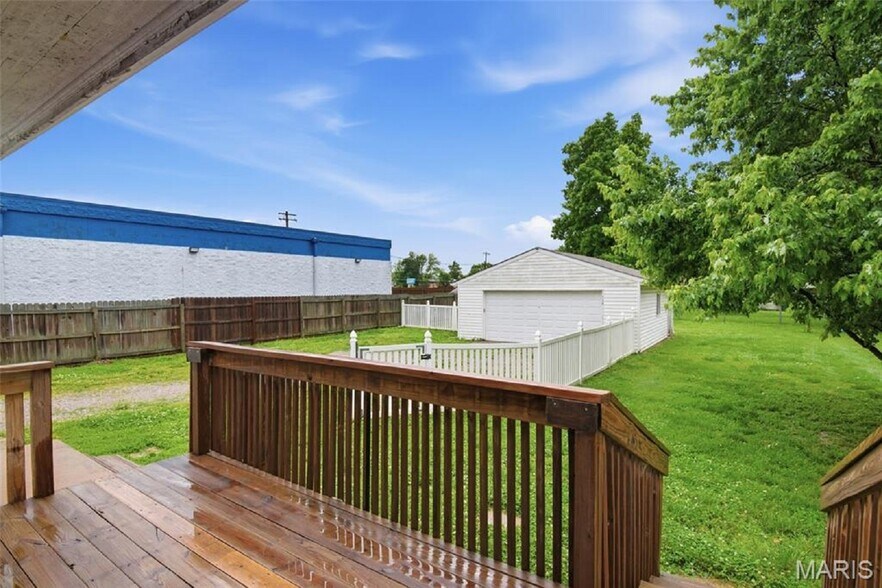 More Photos Of 5912 N Belt W, Belleville Flex For Sale