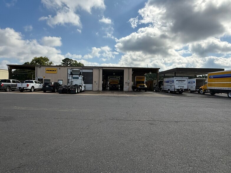 More Photos Of 6890 Bert Kouns Industrial Loop, Shreveport Distribution For Lease