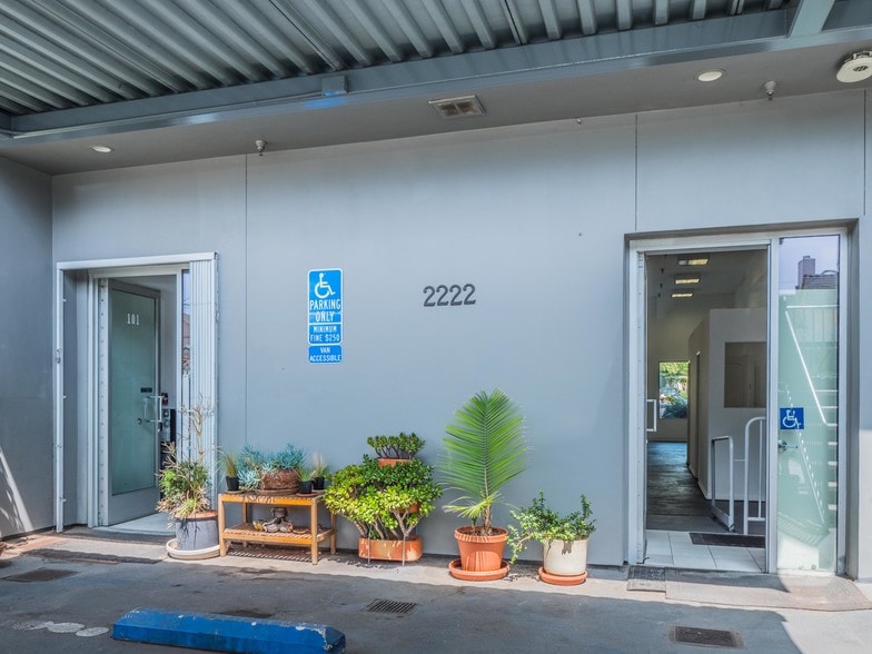 More Photos Of 2222 Pico Blvd, Santa Monica Storefront Retail Office For Lease