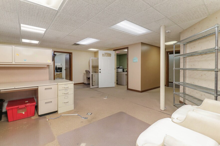 More Photos Of 725 S 14th St, Pekin Medical For Sale