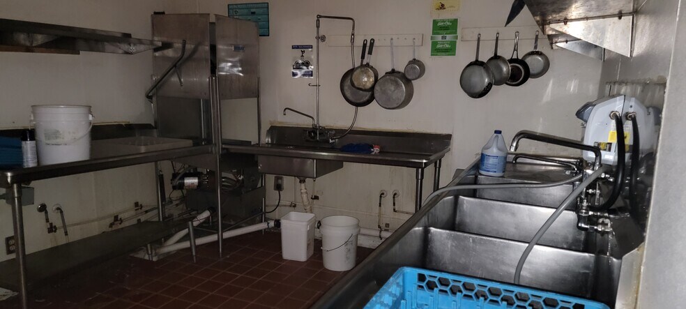 More Photos Of 2918 Bragg Blvd, Fayetteville Restaurant For Lease