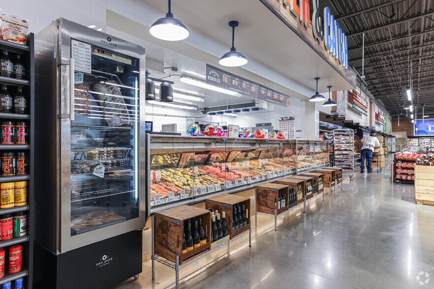 More Photos Of 16533 N May Ave, Edmond Unknown For Lease