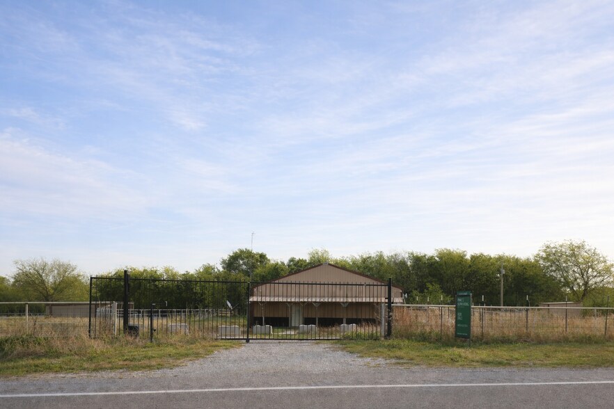 Primary Photo Of 12388 US Highway 77, Paoli Service For Sale