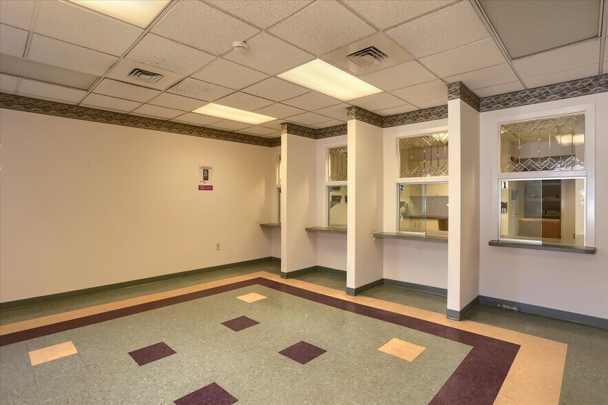 More Photos Of 1784 4th Ave, York Office For Sale