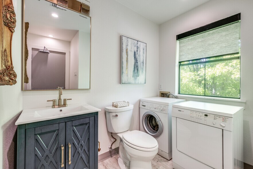 More Photos Of 3006 Cole Ave, Dallas Office For Sale