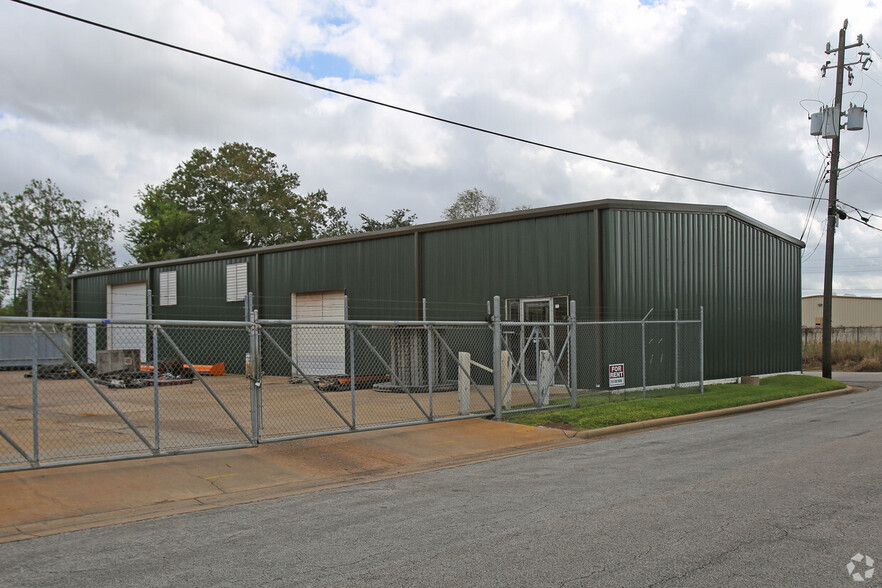 Primary Photo Of 5733 Heffernan St, Houston Industrial For Lease