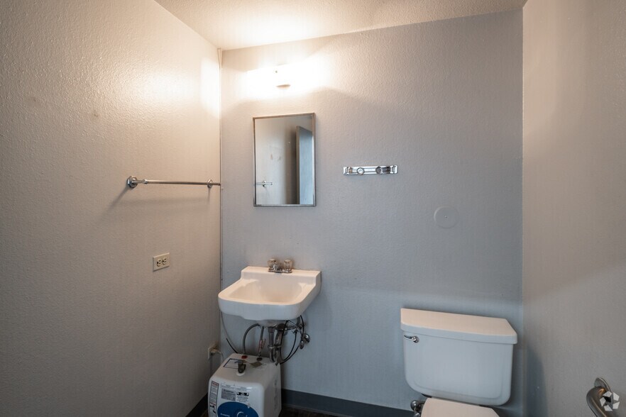 More Photos Of 6321 N Washington St, Denver Warehouse For Lease