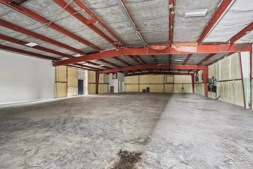 More Photos Of 2920 Golfcrest Blvd, Houston Industrial For Lease