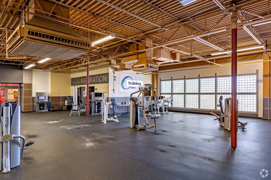 More Photos Of 2100 Plaza Pky, Bedford Health Club For Sale