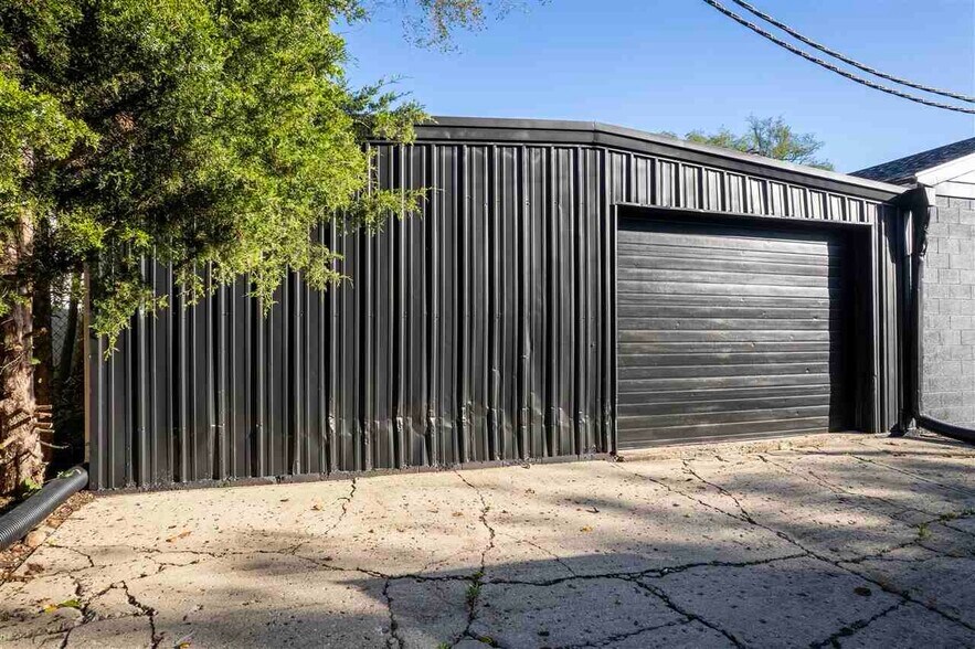 More Photos Of 616 NW 1st St, Richmond Industrial For Sale