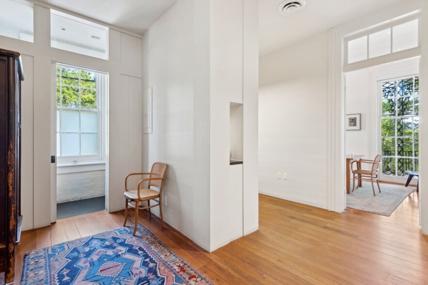 More Photos Of 2200 Prytania St, New Orleans Loft Creative Space For Sale
