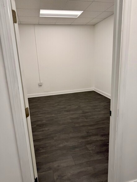 More Photos Of 7000 Charleston Shores Blvd, Lake Worth Freestanding For Lease