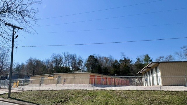 Primary Photo Of 130 Illinois St, Hot Springs National Park Self Storage For Sale