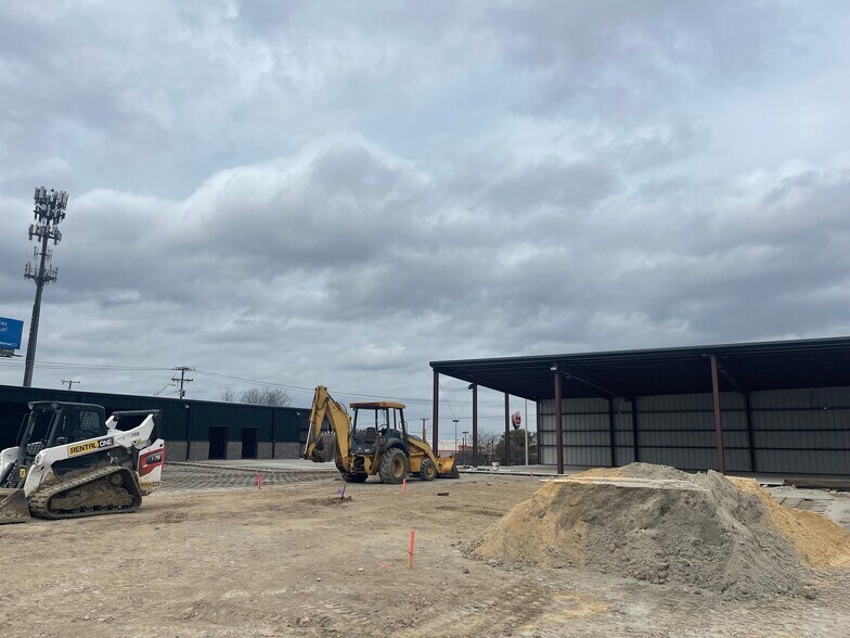 More Photos Of 6600 Calmont Ave, Fort Worth Flex For Lease