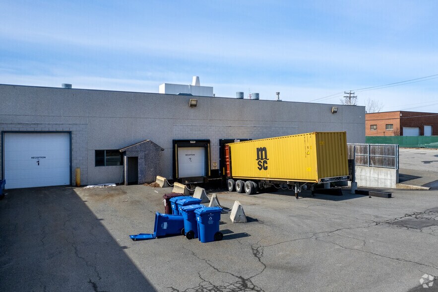 More Photos Of 330 Av Avro, Pointe-claire Warehouse For Lease