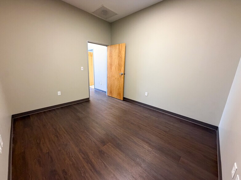 More Photos Of 9702 Ball St, San Antonio Distribution For Lease