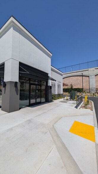 More Photos Of 2095 E Orangethorpe Ave, Placentia Fast Food For Lease