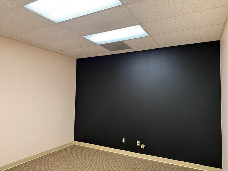 More Photos Of 1590 Bonnie Ln, Cordova Office For Lease