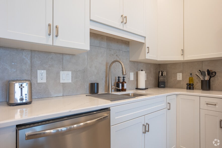 More Photos Of 232 East State St, Traverse City Apartments For Sale