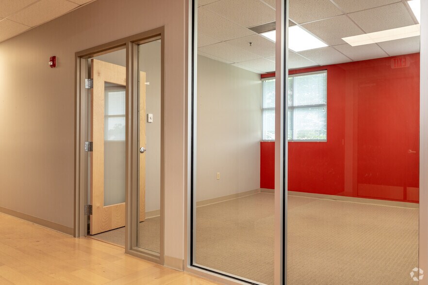 More Photos Of 50101 Governors Dr, Chapel Hill Office For Lease