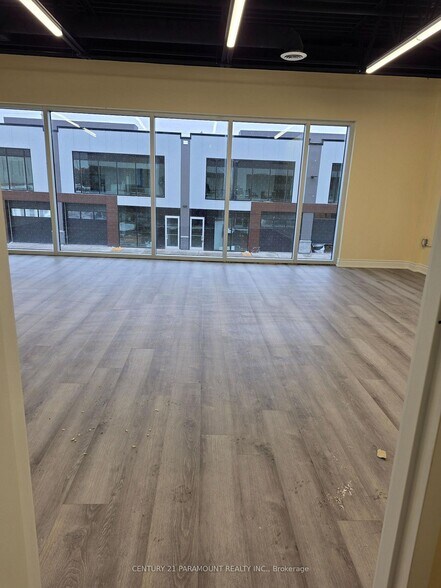 More Photos Of 587 Hanlon Creek Blvd, Guelph Showroom For Sale