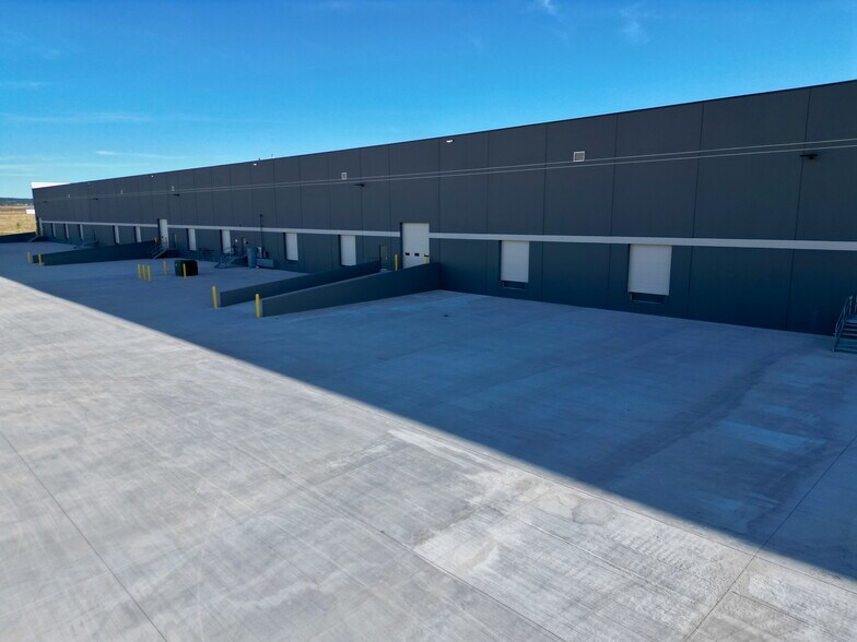 More Photos Of 15707 Terrazzo dr, Colorado Springs Showroom For Lease