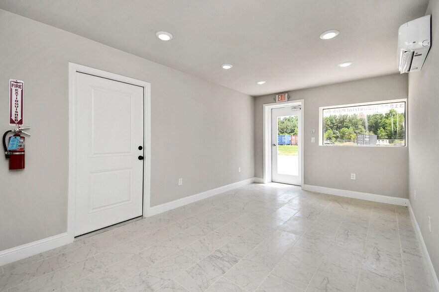 More Photos Of 31588 Industrial Park Dr, Pinehurst Flex For Lease