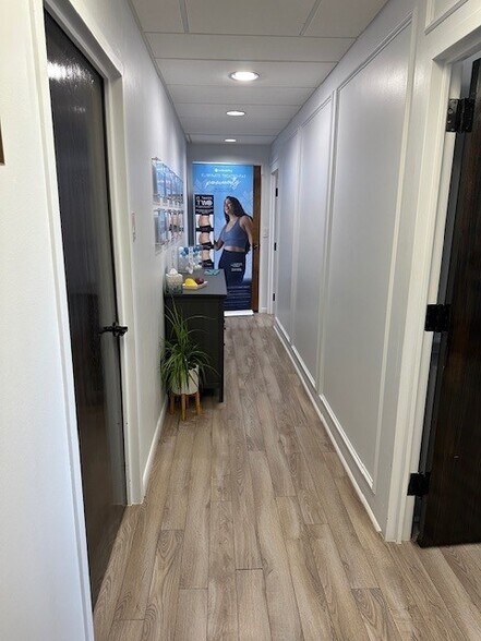 More Photos Of 8330-8350 Meadow Rd, Dallas Office For Sale