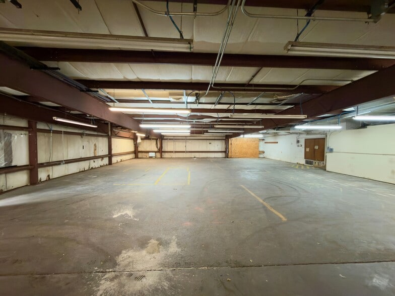 More Photos Of 3885 N Palafox Hwy, Pensacola Warehouse For Lease