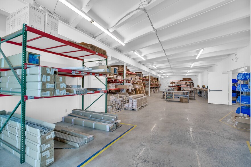 More Photos Of 673 US Highway 1, Vero Beach Showroom For Lease