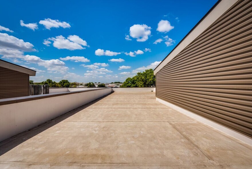 More Photos Of 4763 Algiers St, Dallas Loft Creative Space For Sale