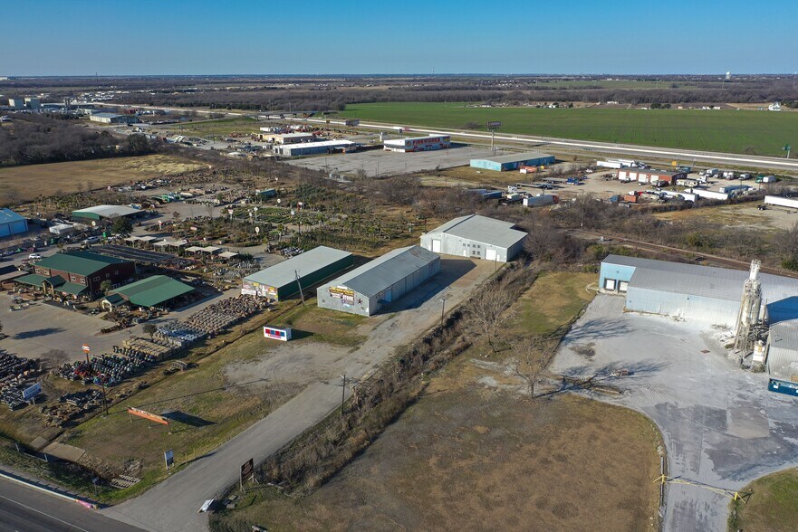 More Photos Of 3705 N Highway 77, Waxahachie Unknown For Lease