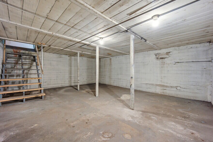 More Photos Of 2800 E Platte Ave, Colorado Springs Auto Repair For Lease