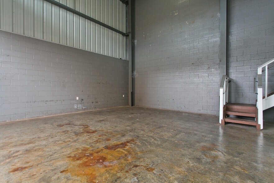 More Photos Of 1325 Middle St, Honolulu Warehouse For Lease