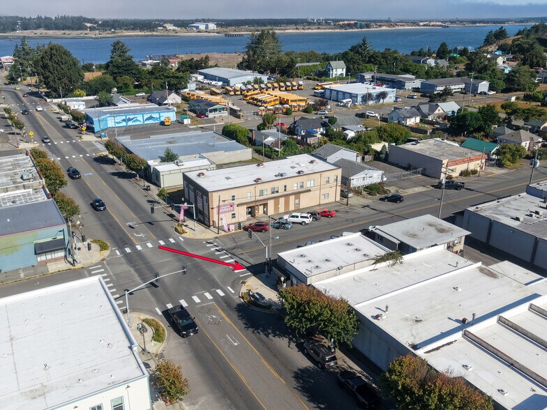 More Photos Of 702 Newmark St, Coos Bay Bar For Sale