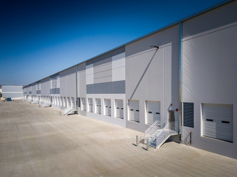 More Photos Of 400 Park Center Dr, Patterson Warehouse For Lease