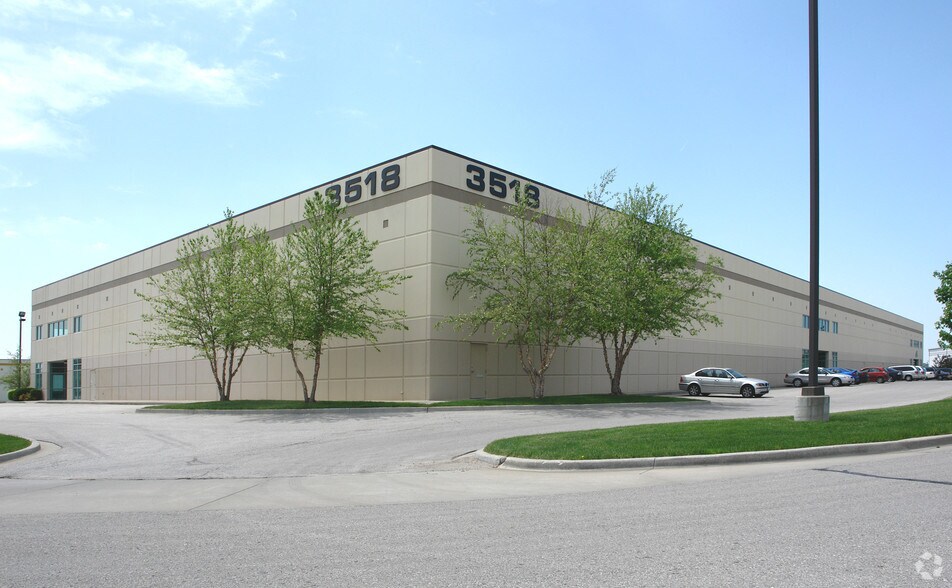 More Photos Of 3518-3522 Enterprise Dr, Kansas City Distribution For Lease