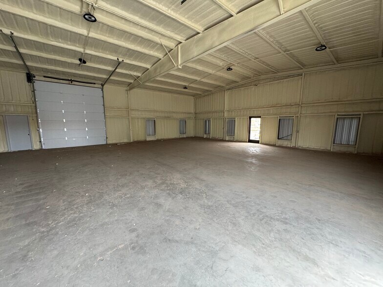 More Photos Of 3305 Bankhead Hwy, Midland Warehouse For Lease
