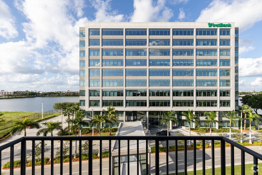 More Photos Of 800 Waterford Way, Miami Office For Lease