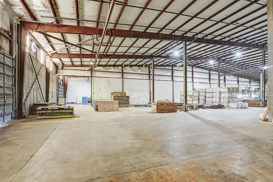 More Photos Of 3702 Knapp Rd, Pearland Warehouse For Lease