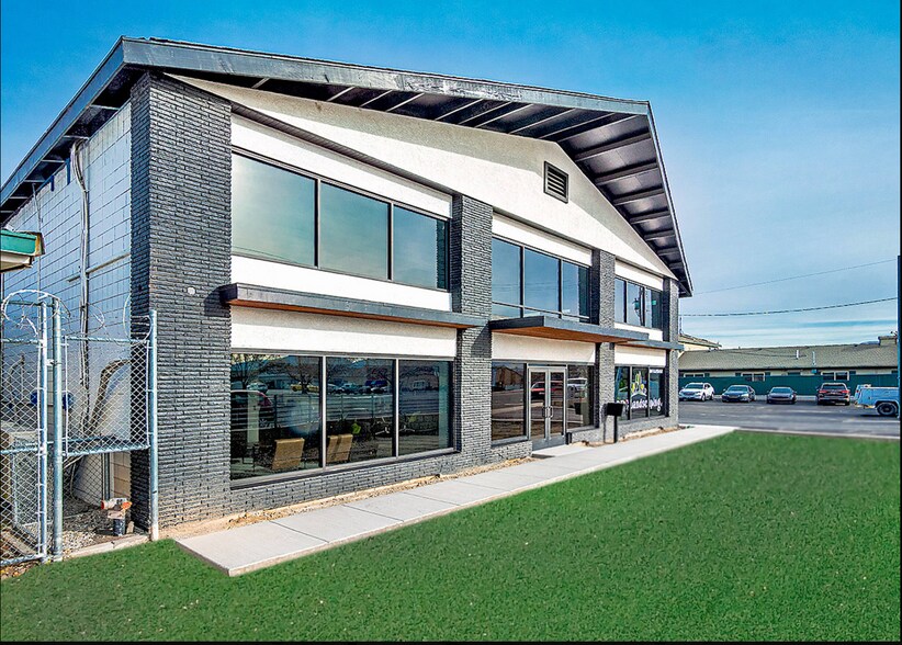 More Photos Of 910 Glendale Ave, Sparks Showroom For Sale