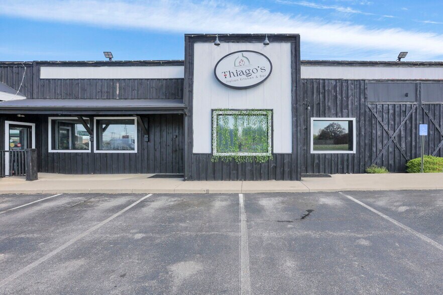 More Photos Of 1122 Hebron Rd, Heath Restaurant For Sale