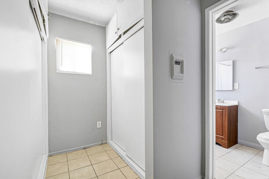 More Photos Of 1649 S La Brea Ave, Los Angeles Apartments For Sale