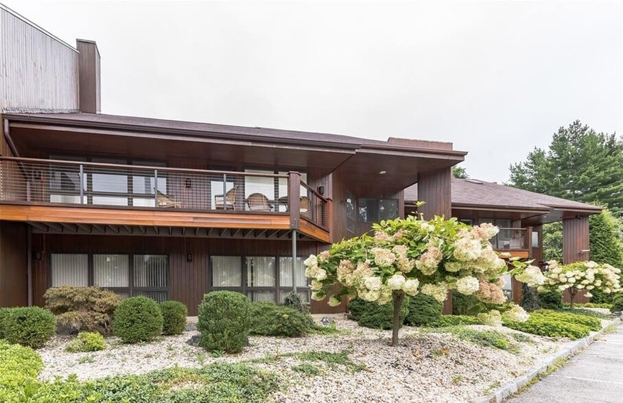 More Photos Of 301-305 Old Tarrytown Rd, White Plains Office For Lease