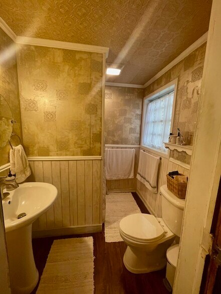 More Photos Of 85 Main St, Georgetown Specialty For Sale