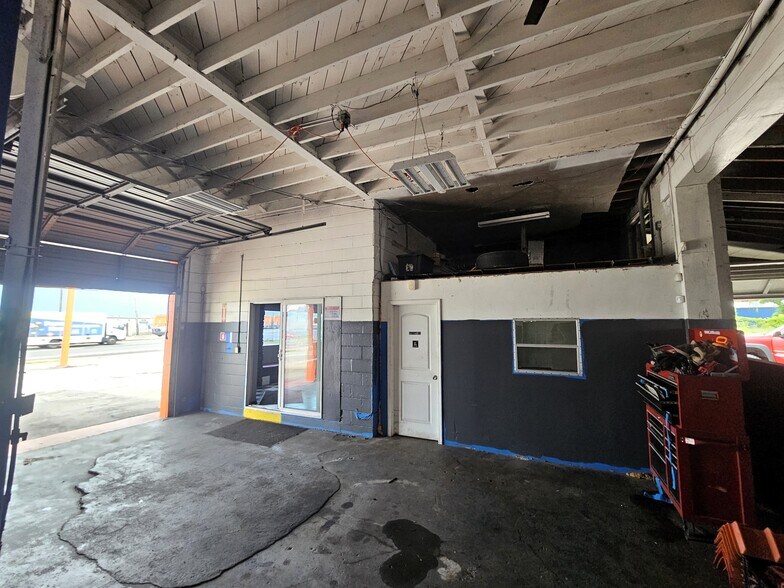 More Photos Of 15217 US 301, Dade City Office For Sale