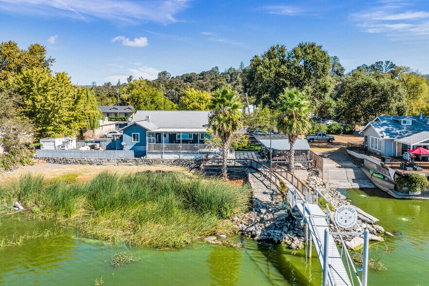 More Photos Of 14625 Lakeshore Dr, Clearlake Restaurant For Sale